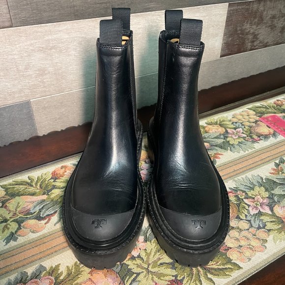 TORY BURCH LEATHER LUG SOLE CHELSEA BOOTS US SIZE 7 NEW